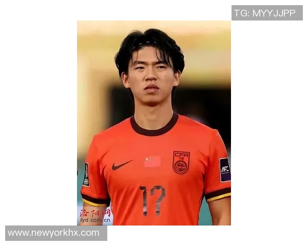 鲍世蒙在U23亚洲杯中精彩解围助力球队晋级展现出色防守能力