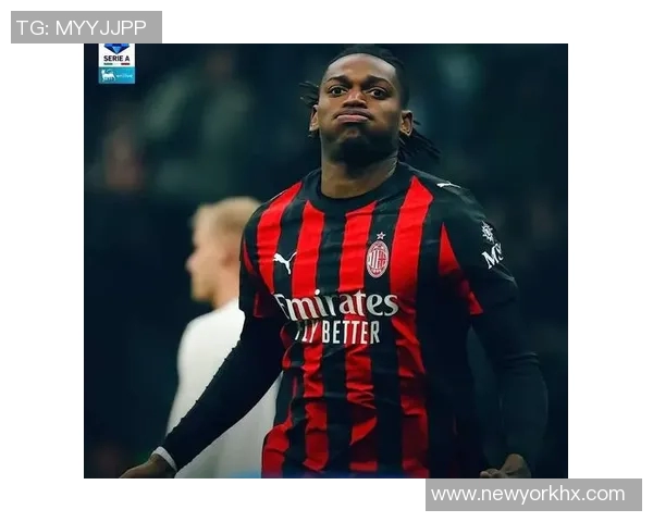 意甲赛场莱奥闪耀破门助力球队争夺冠军荣耀